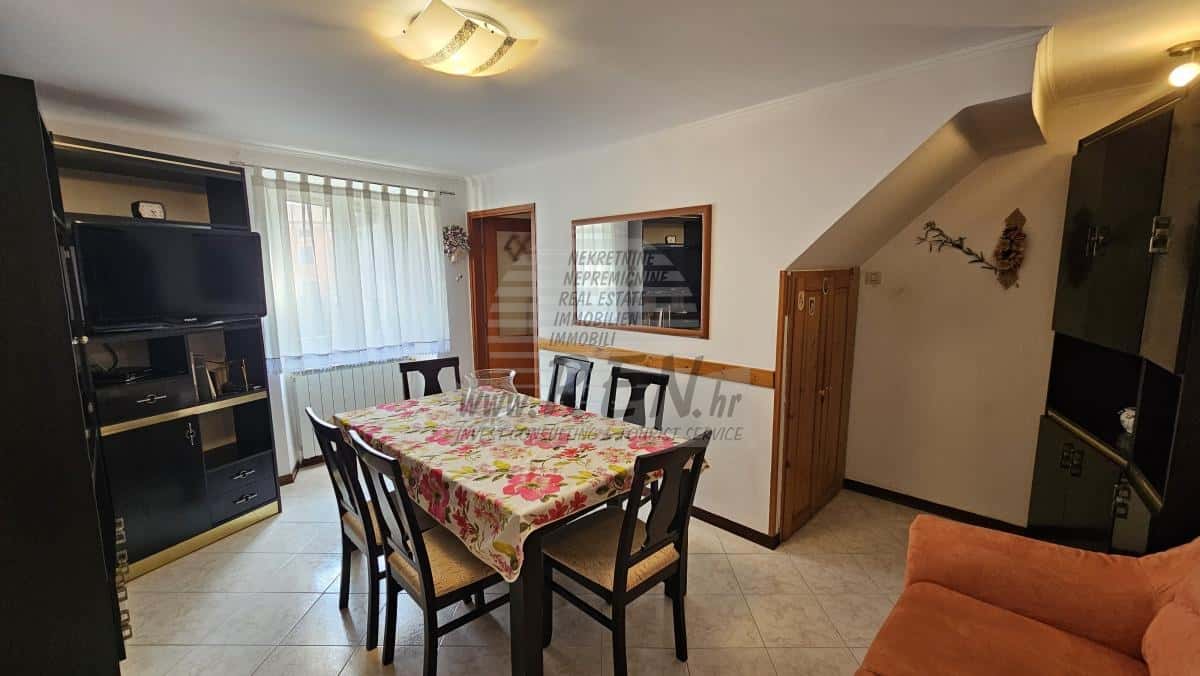 Wohnung auf drei Ebenen mit großer Terrasse
