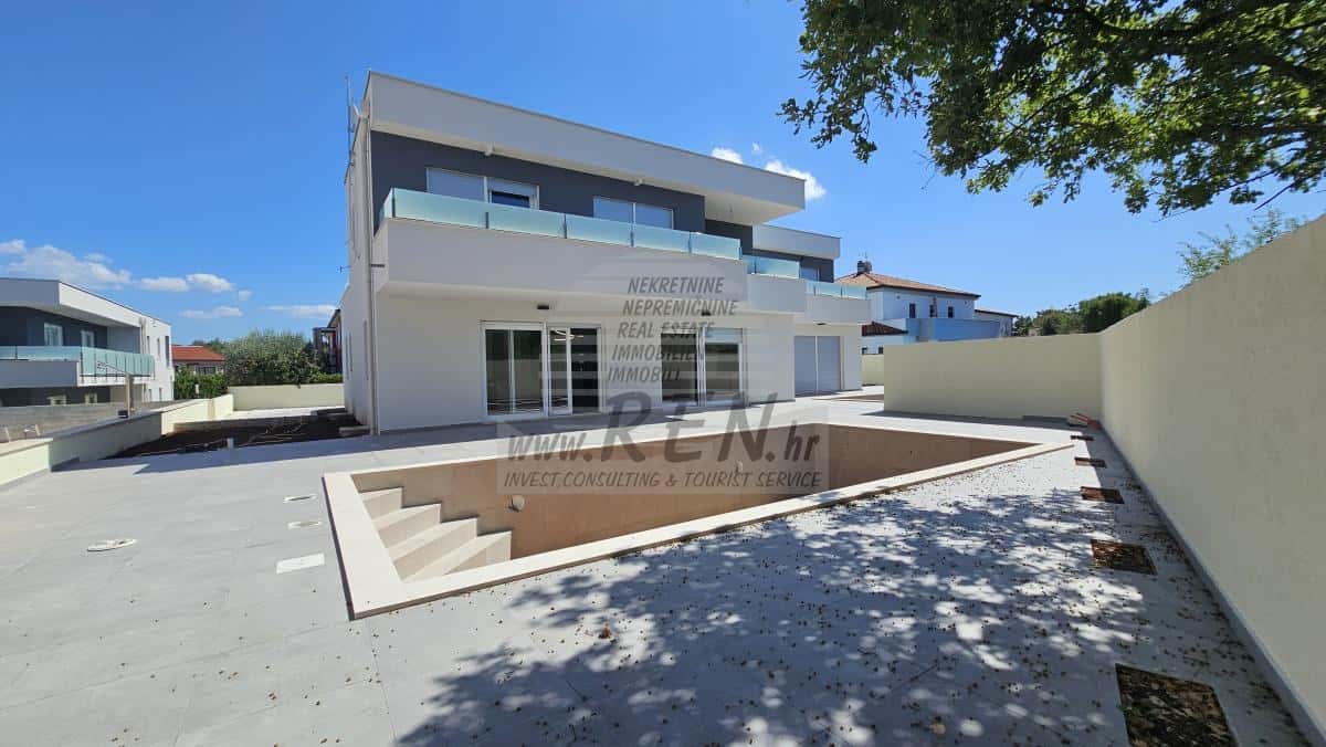 Modern Semi-Detached House with Pool and 4 En-Suite Bedrooms – Kaštel, Buje