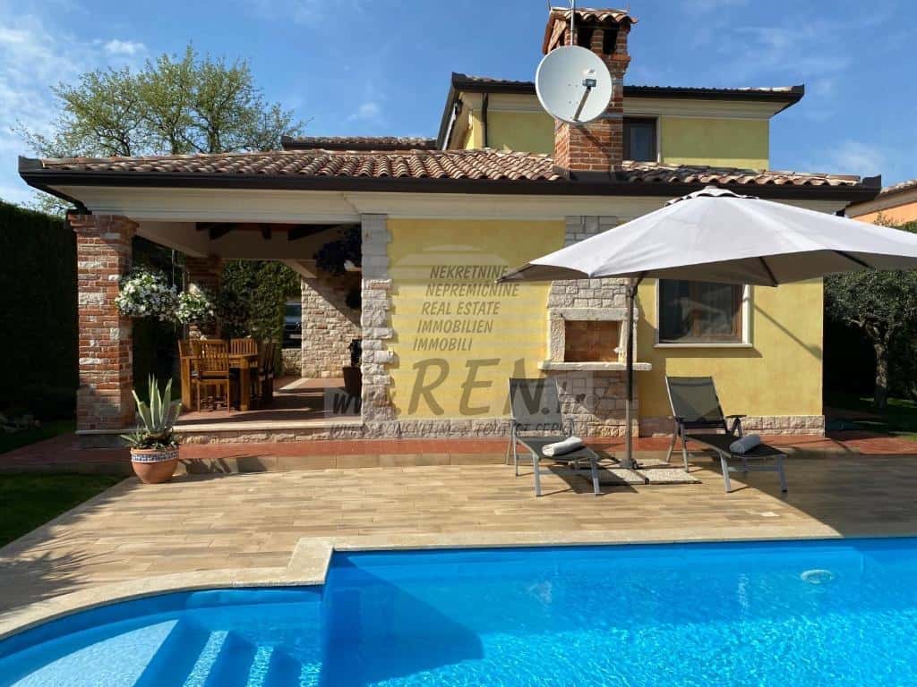 Mediteranska vila s bazenom – 300 m od mora