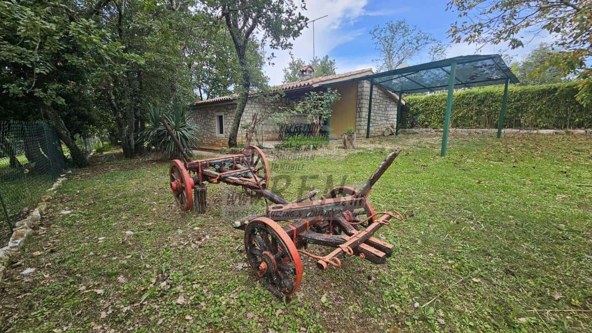 Prizemna kuća u prirodi blizu Buja