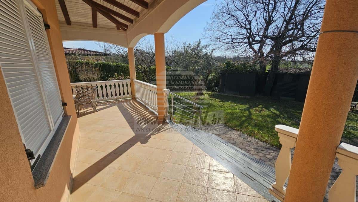 Detached Single-Storey House with a Beautiful Garden Near the Sea