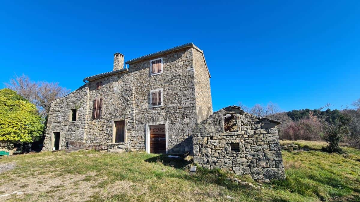 ALTES ISTRISCHES HAUS MIT EINZIGARTIGER LAGE UND MEERBLICK