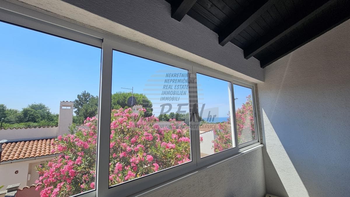 Haus mit Meerblick – nur wenige Schritte vom Strand in Mareda