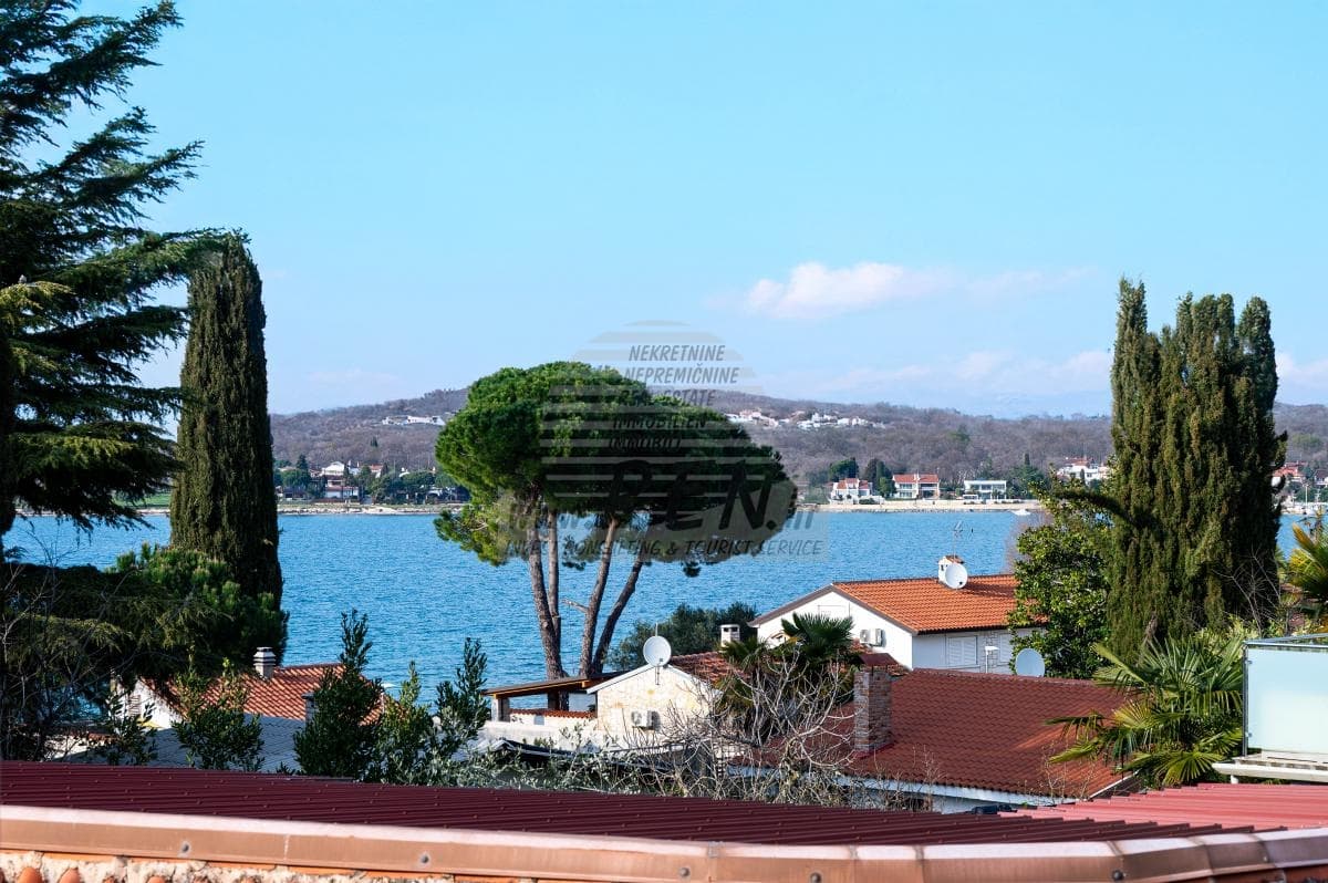 PRESTIGEHAUS MIT POOL – NUR 50 m VOM MEER