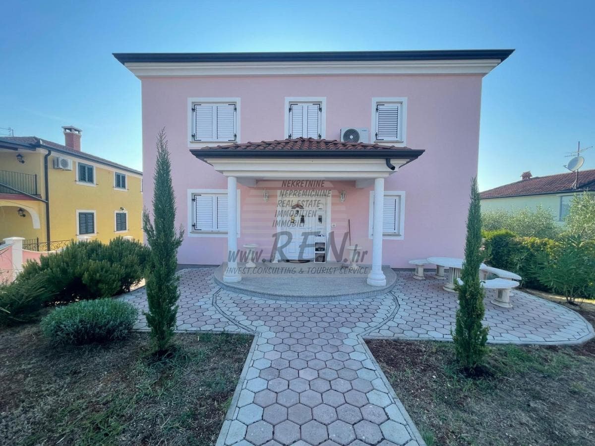 Freistehendes Haus mit Pool in der Nähe von Umag