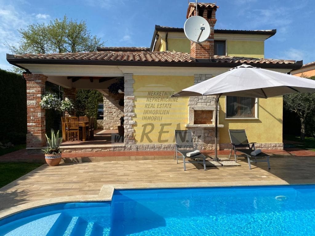 Mediterrane Villa mit Pool – Nur 300 m vom Meer entfernt