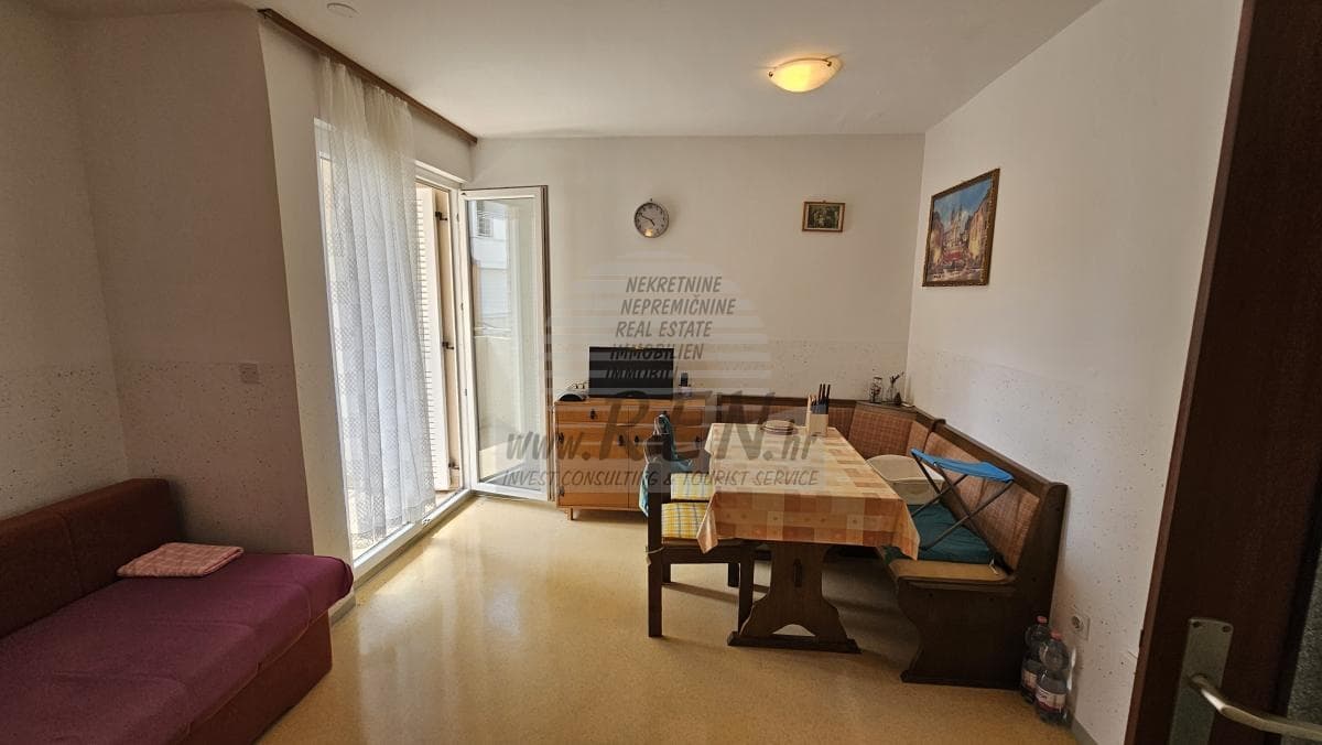 Chance in Meeresnähe – Wohnung nur 300 m vom Strand, Umgebung Novigrad