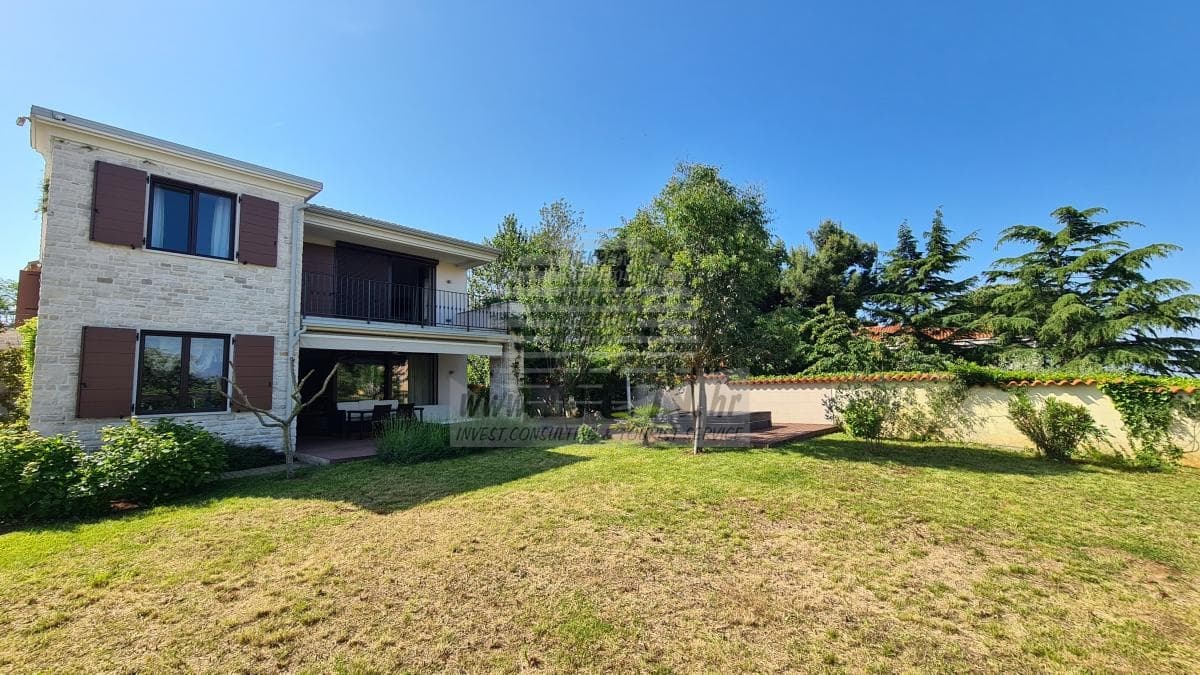 Moderne und luxuriöse Villa in Meeresnähe