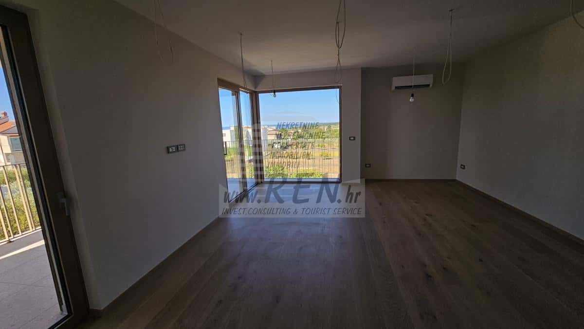 Panoramski pogled na more s vrha