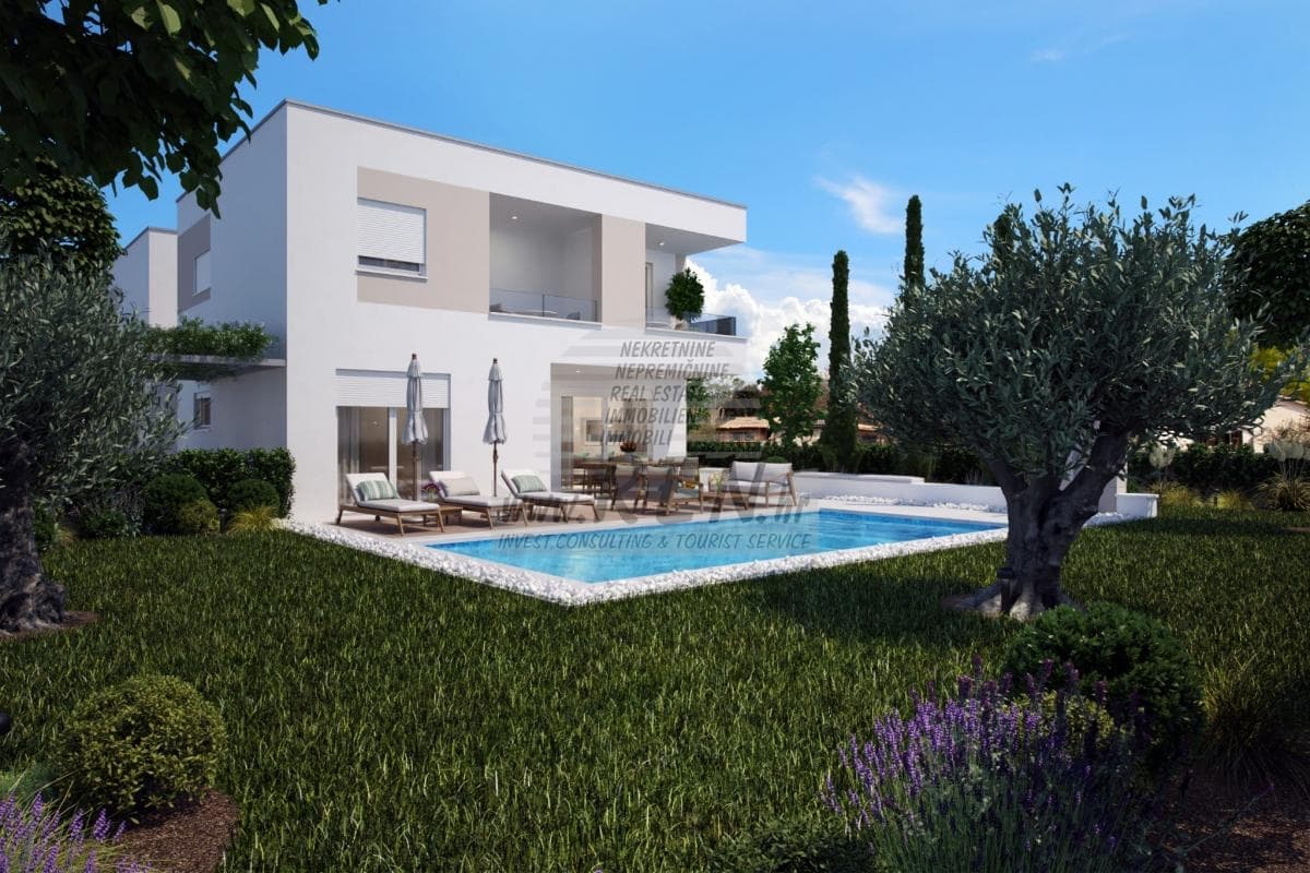 Neues Haus mit Swimmingpool in der Bauphase in der Nähe von Poreč (1/7)