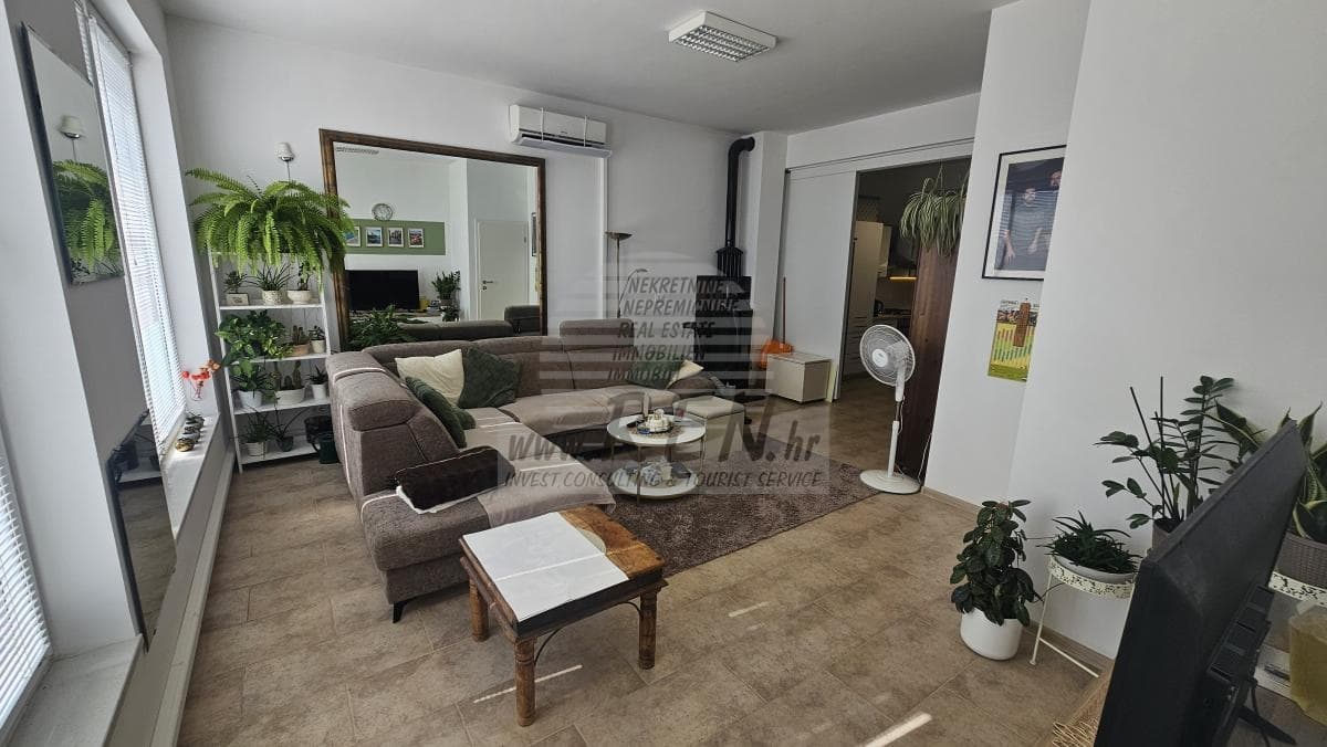 Einzigartige Erdgeschosswohnung mit viel Potenzial (1/16)