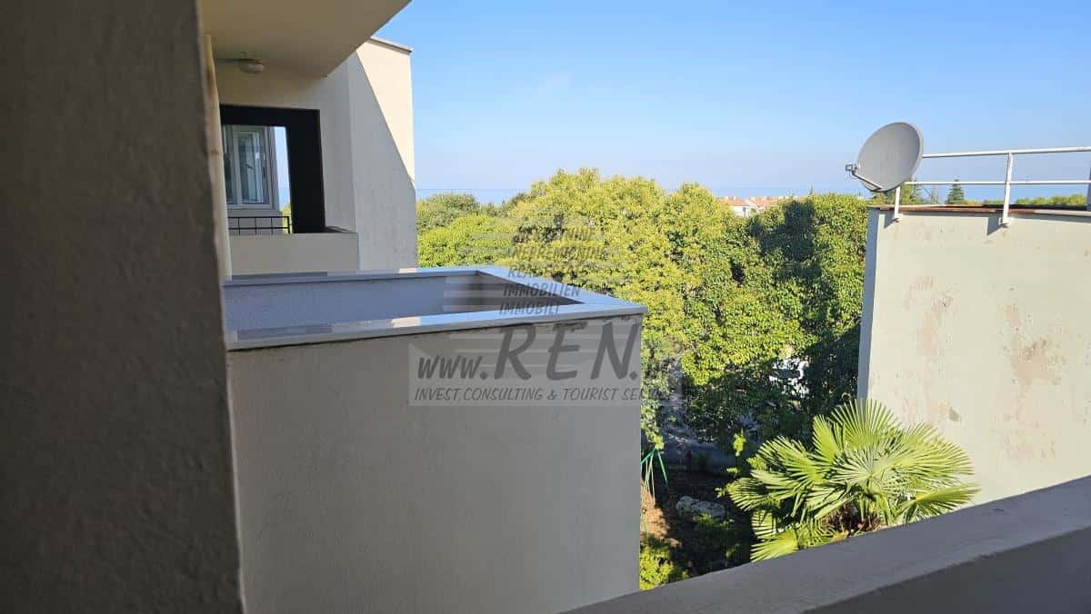 Apartment with Gallery and Sea View – 300 m from the Beach