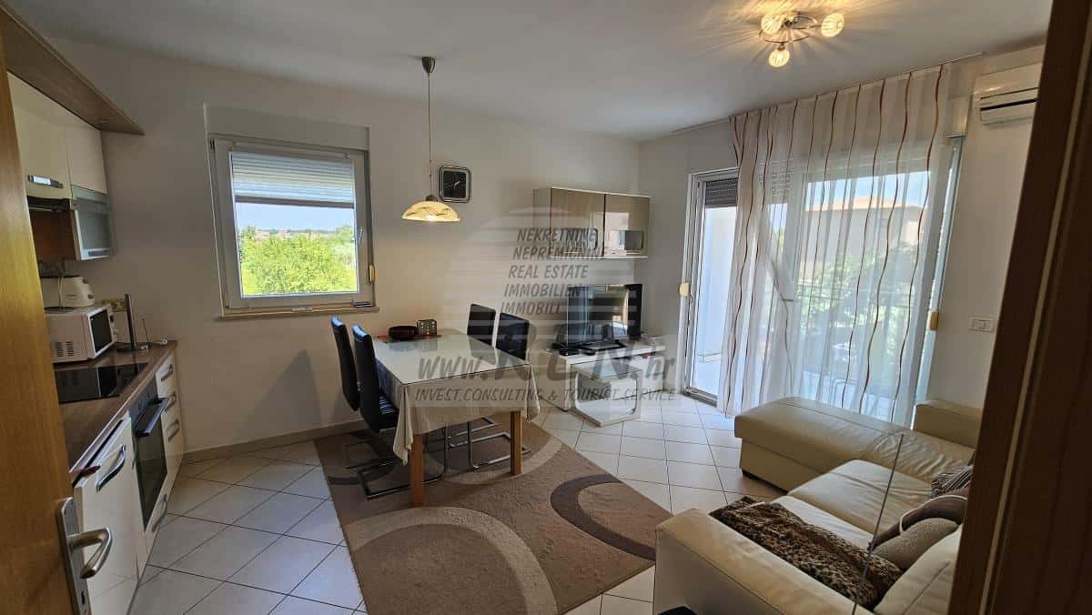 Two-Bedroom Apartment Near the Sea – Novigrad