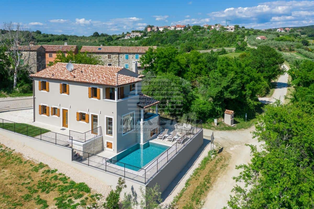 Kuća sa bazenom u okolici Buja