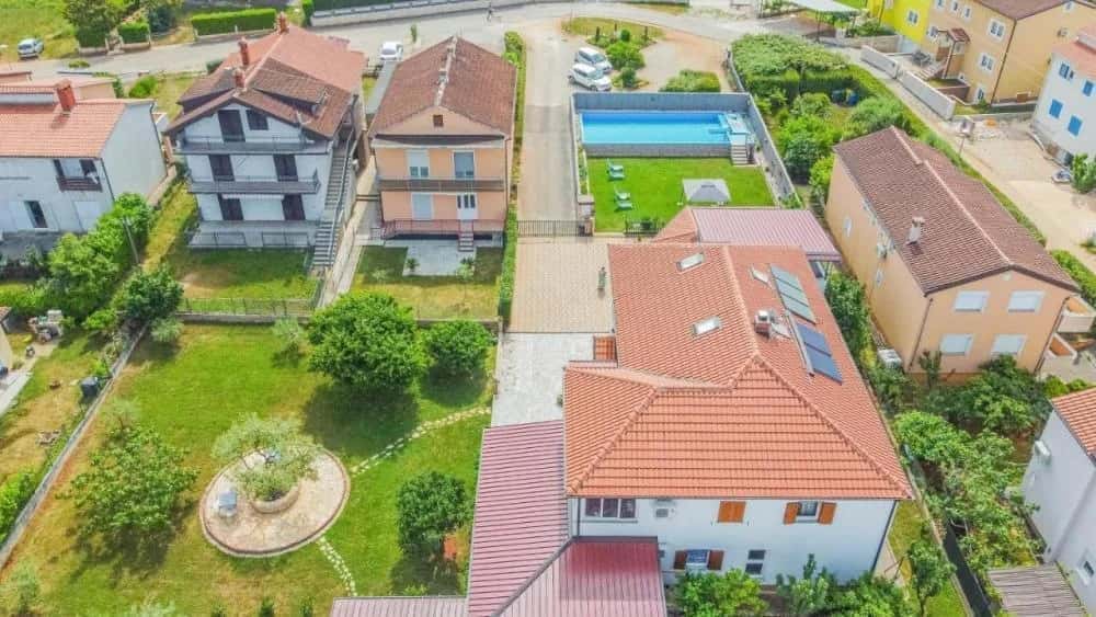 Haus mit Pool und Bauland in Umag kaufen
