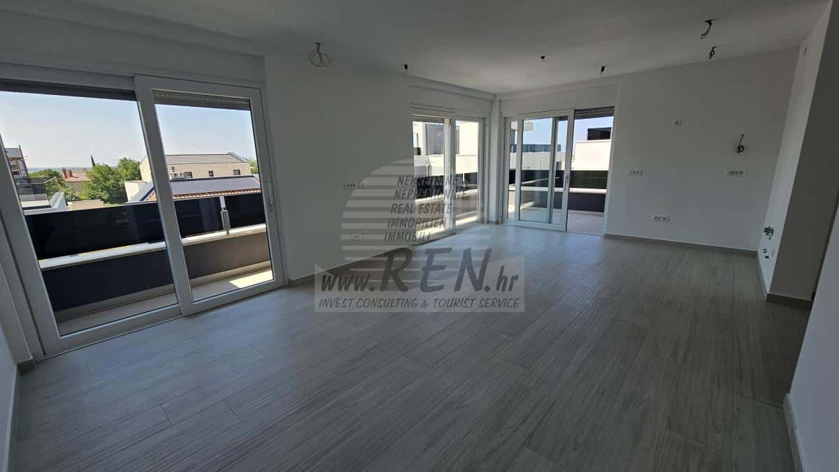 Apartment with roof terrace and sea view