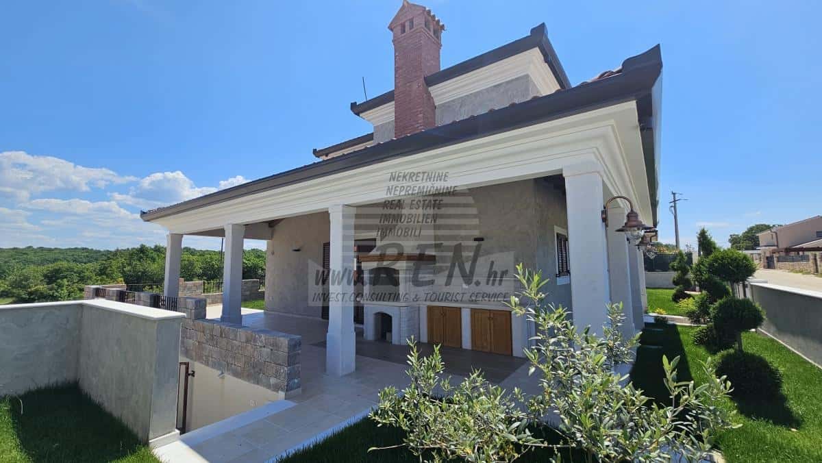Haus mit Pool in der Nähe von Buje