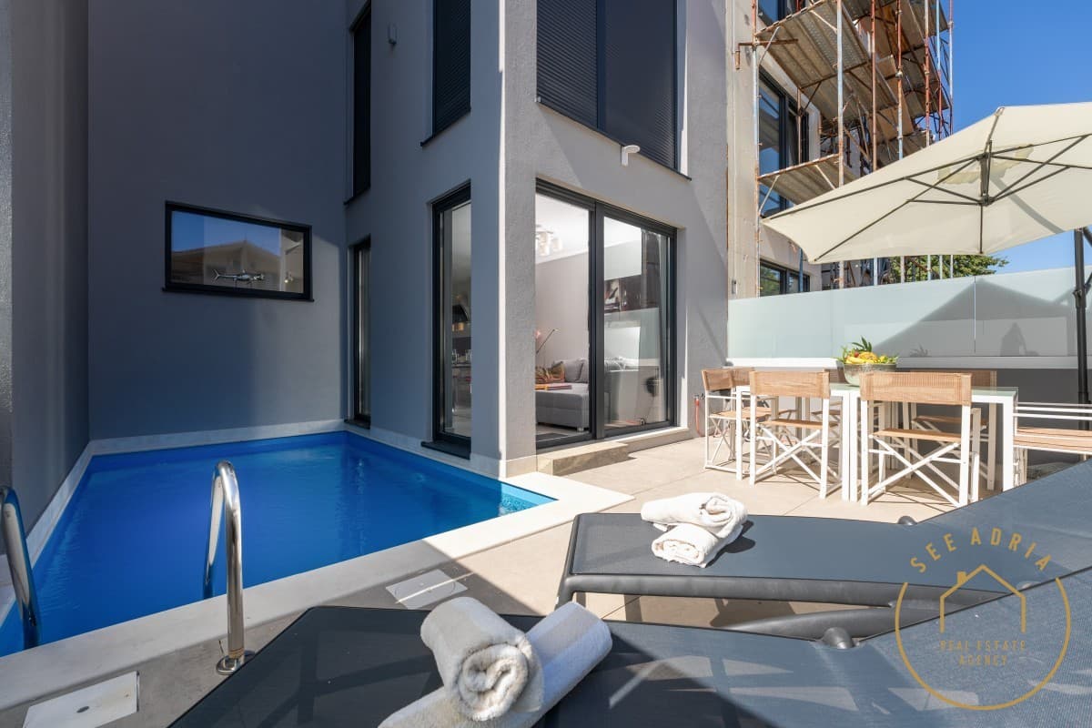 Reihenhaus mit Swimmingpool, Fontana (1/40)