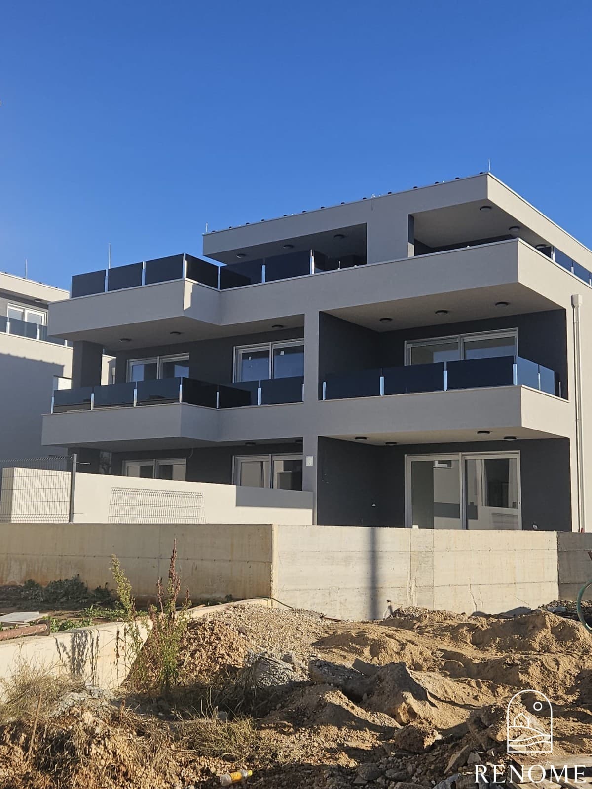 Wohnung im ersten Stock mit Dachterrasse, Vabriga (S3) (1/11)